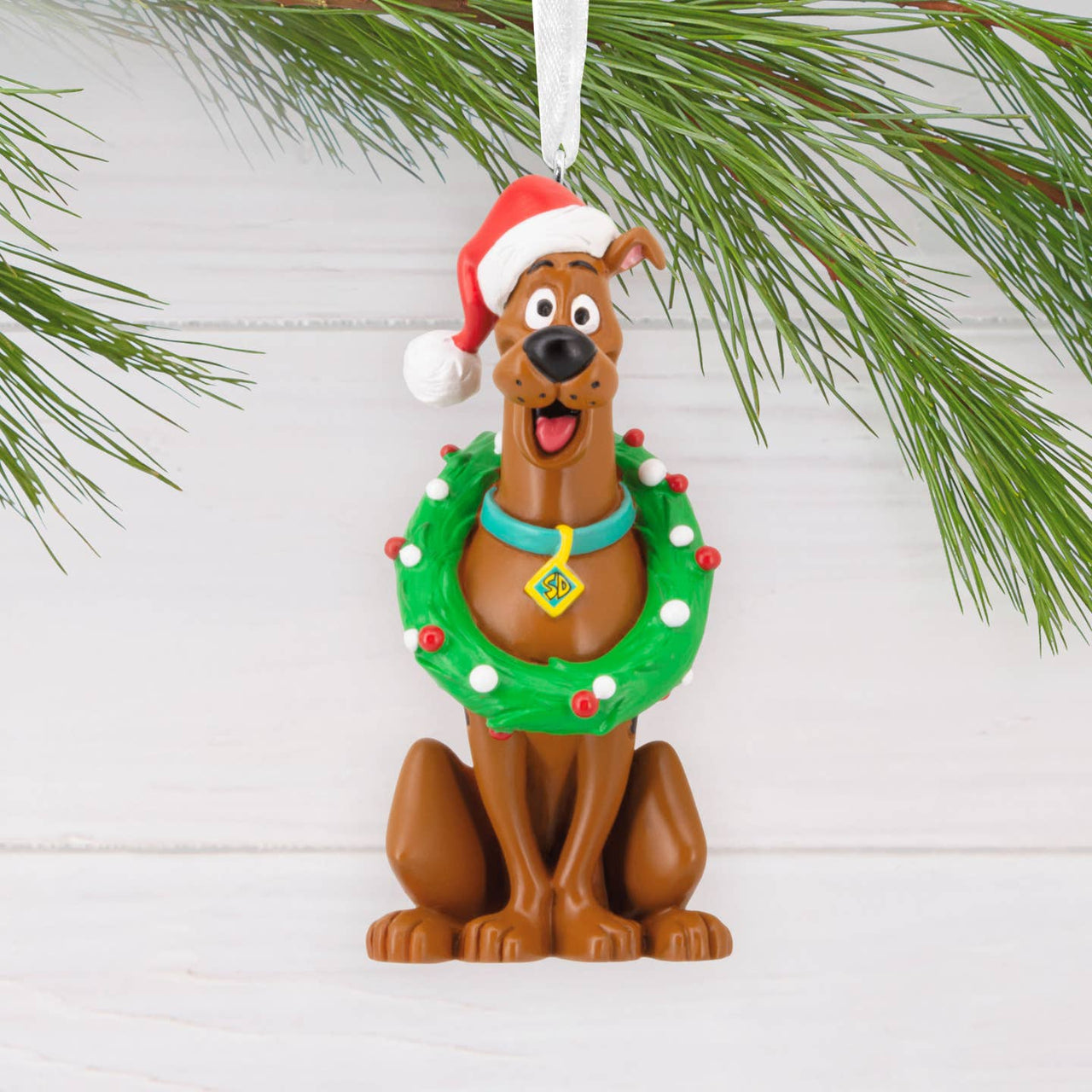 Hallmark Scooby - Doo Hanging Ornament with Wreath & Santa Hat - Kawaii Toys